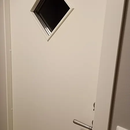 Quarto em Acomodações Particulares комната в апартаментах с террасой и барбекю в саду