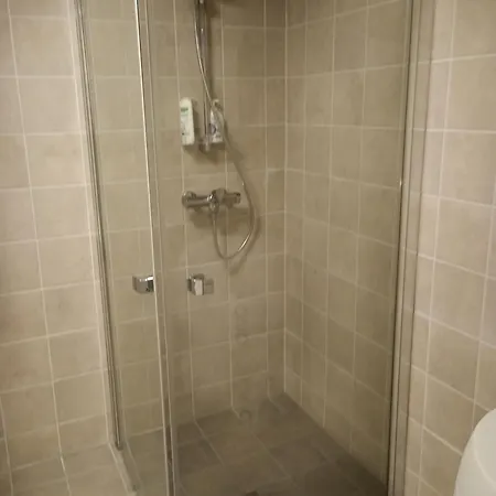 Quarto em Acomodações Particulares комната в апартаментах с террасой и барбекю в саду *