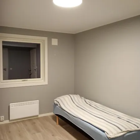 комната в апартаментах с террасой и барбекю в саду Quarto em Acomodações Particulares *