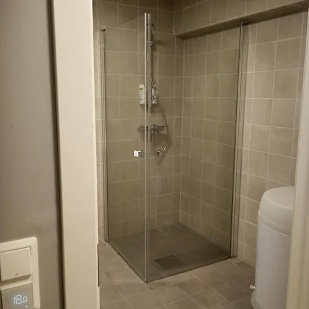 комната в апартаментах с террасой и барбекю в саду Quarto em Acomodações Particulares