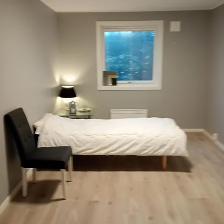 комната в апартаментах с террасой и барбекю в саду Quarto em Acomodações Particulares Ski